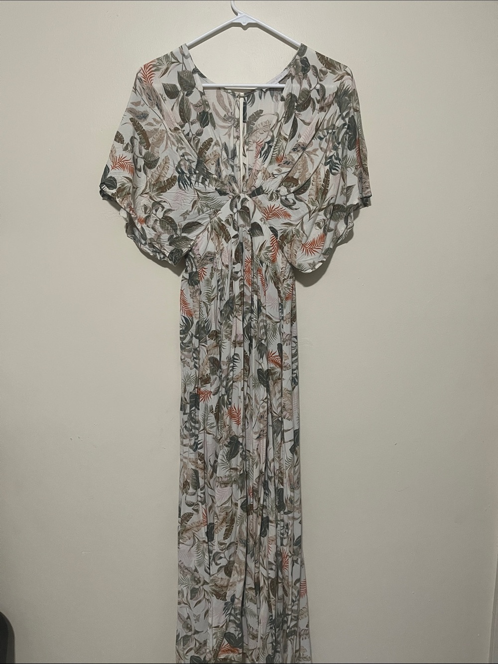 Floral V-Neck Maxi Dress with back button in White and Green